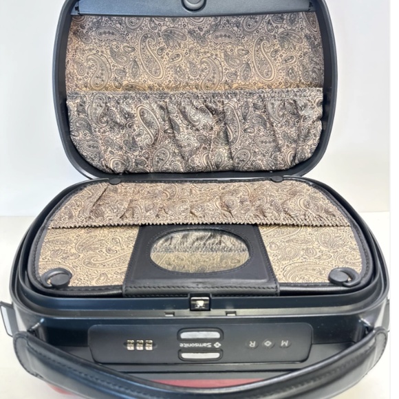 Samsonite Hardside Vanity Case | Cherry Red Glossy | Combination Lock & SmartSle - Picture 3 of 3